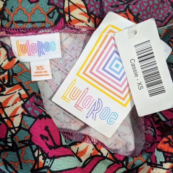 LulaRoe Candy Pattern Pencil Cassie Skirt - Picture 6 of 7